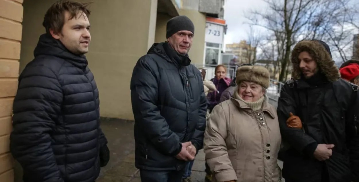 Валянціна Барадуліна на адкрыцці мемарыяльнай шыльды з імем Рыгора Барадуліна, 2017 год
