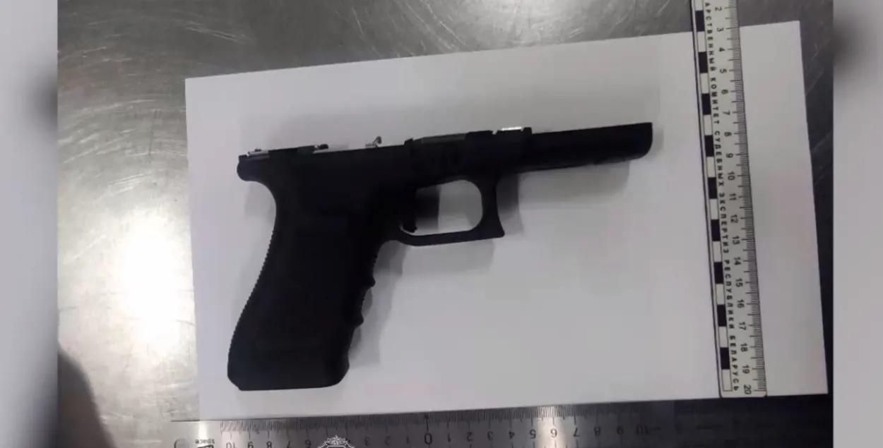 Пісталет Glock 18, знойдзены ў расіяніна
