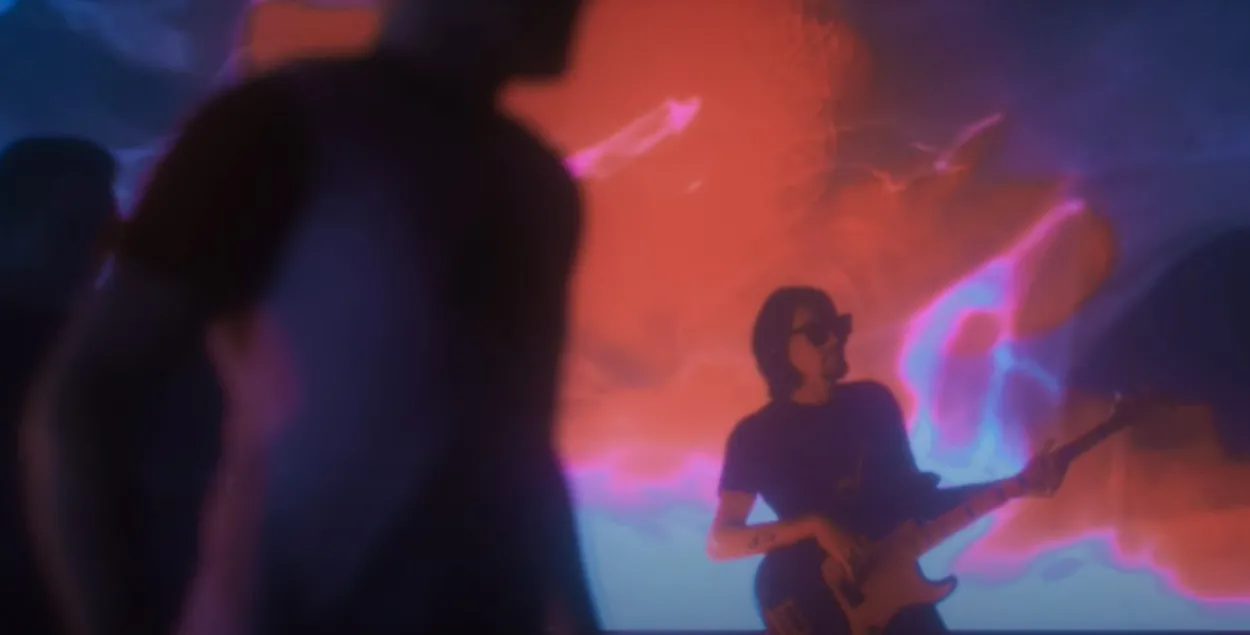 Кадр з кліпа "Apošnija Tancory" гурта Sož
