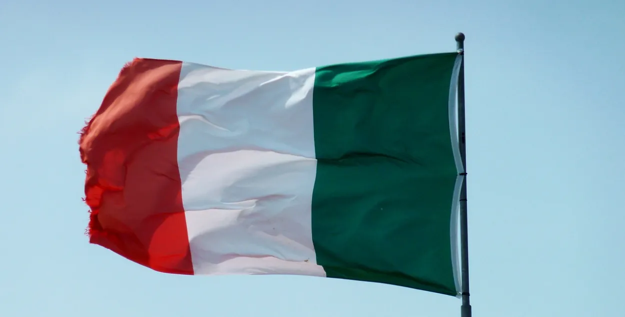 Итальянский флаг, иллюстративное фото

