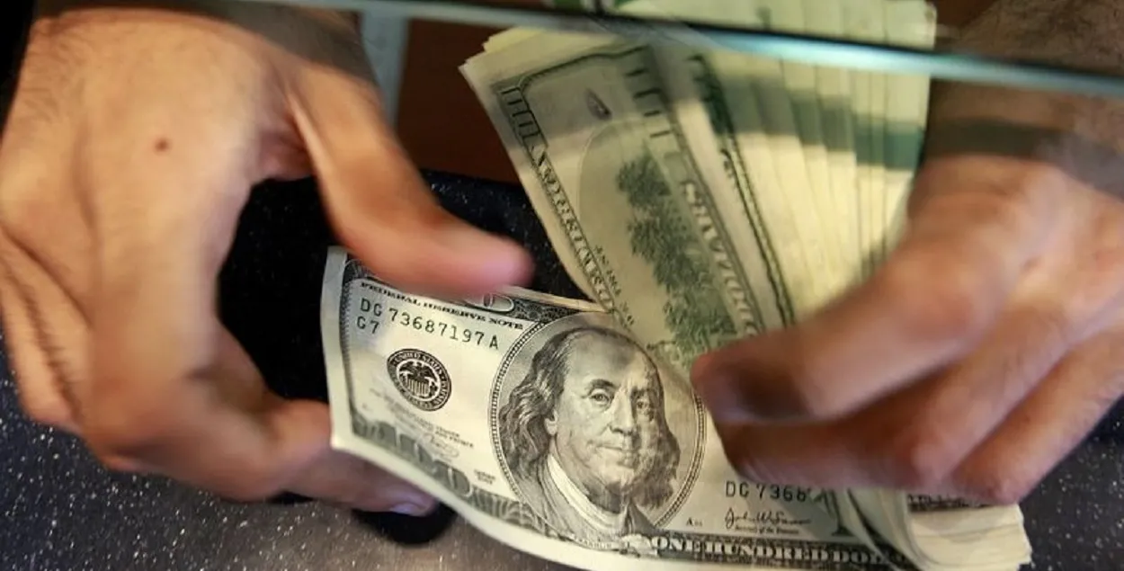 Курс доллара снижается
