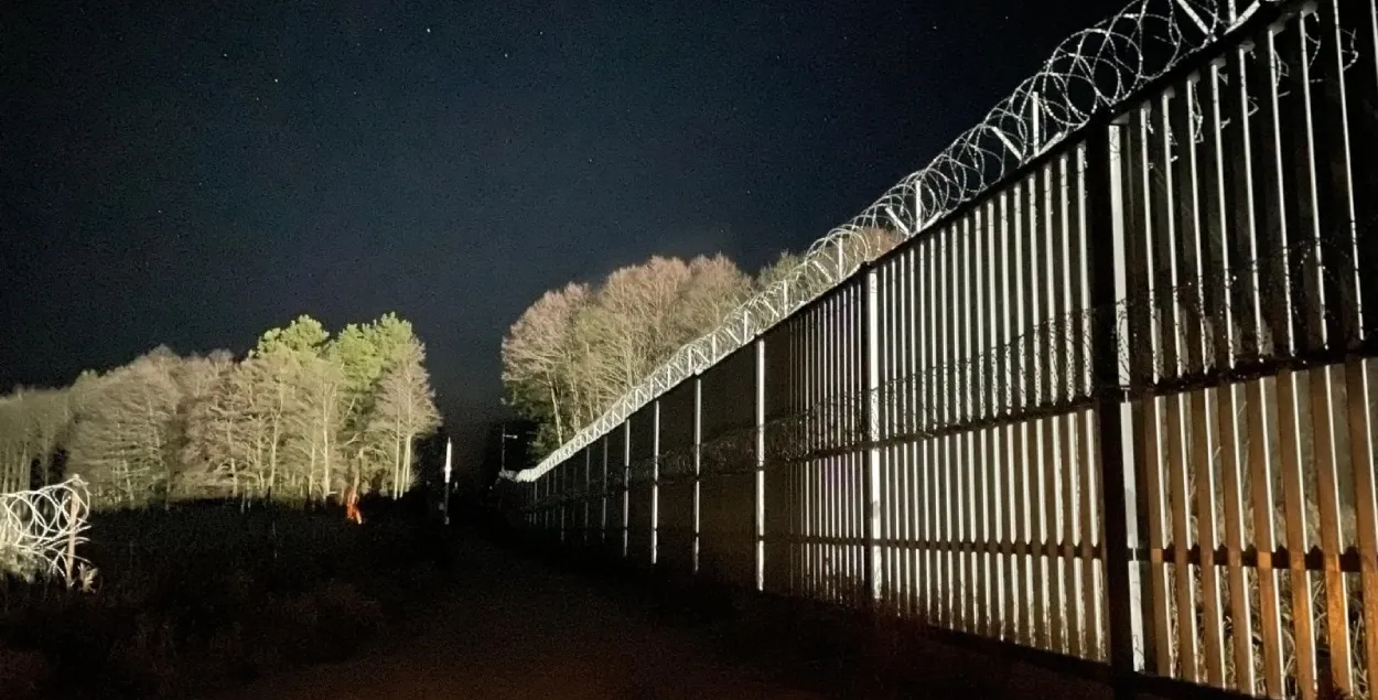 Бар'ер на мяжы Беларусі і Польшчы
