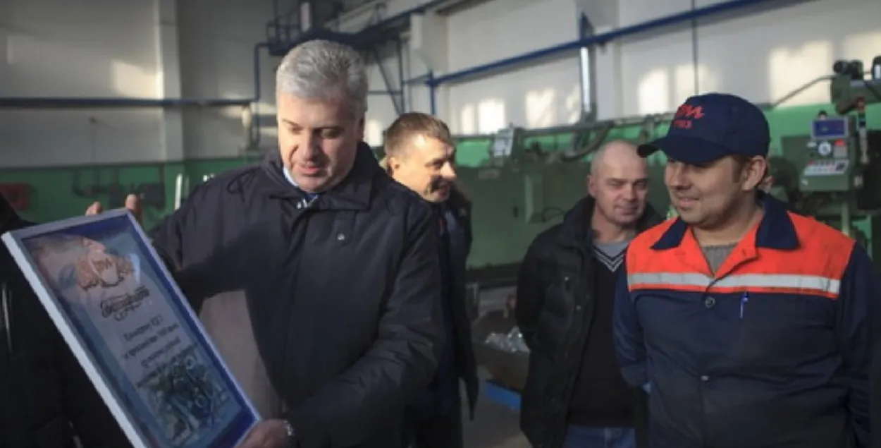 Виктор Самончик на предприятии
