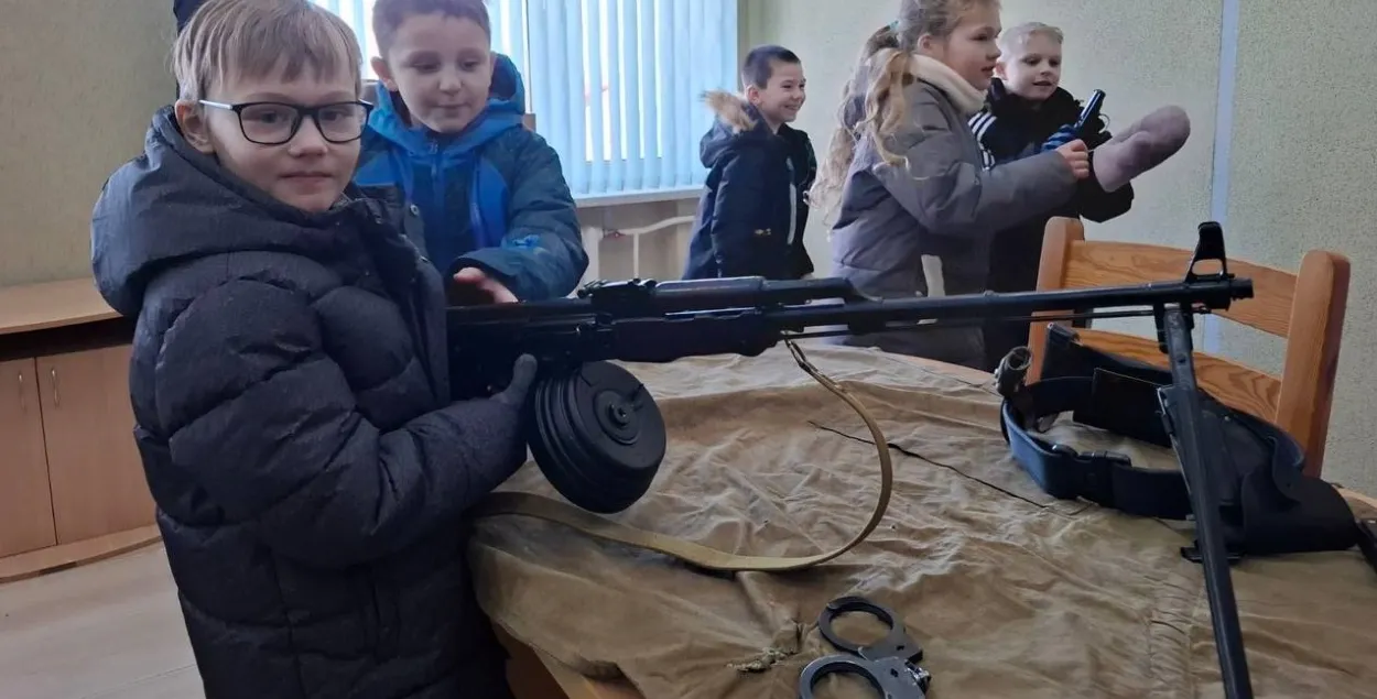 Дети получили оружие "для ознакомления"
