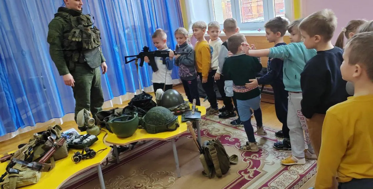 Дзеці са зброяй
