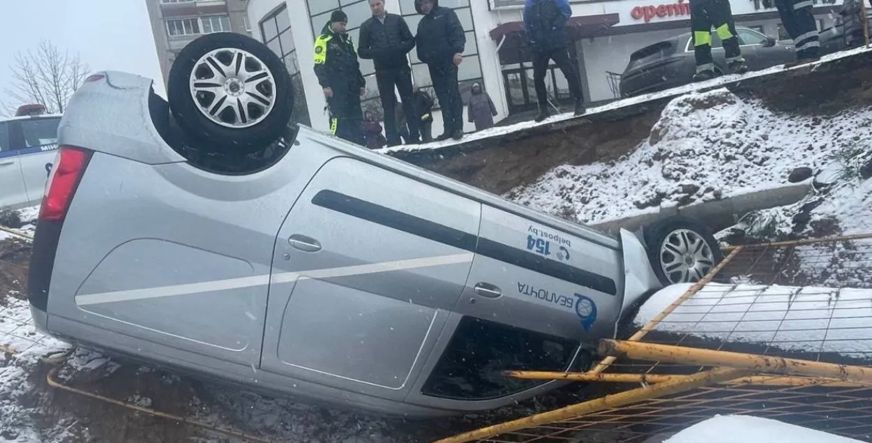 Аўтамабіль у катлаване
