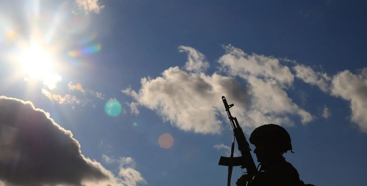 Украинский военный на фронте
