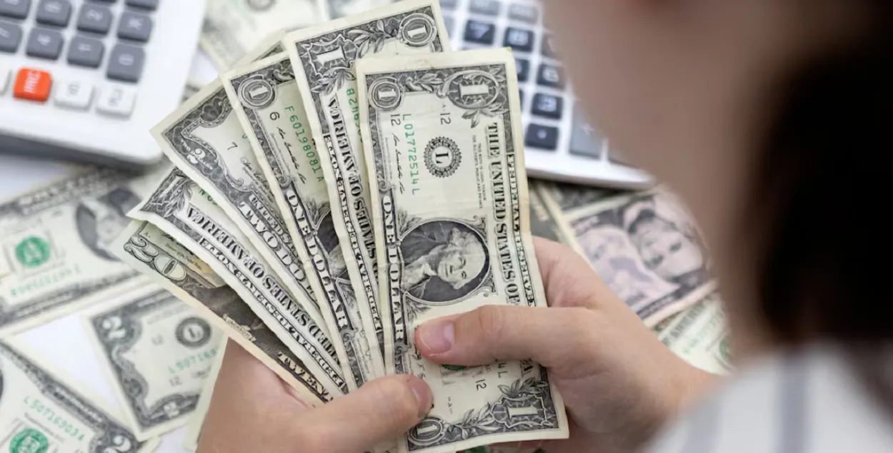 Курс доллара падает
