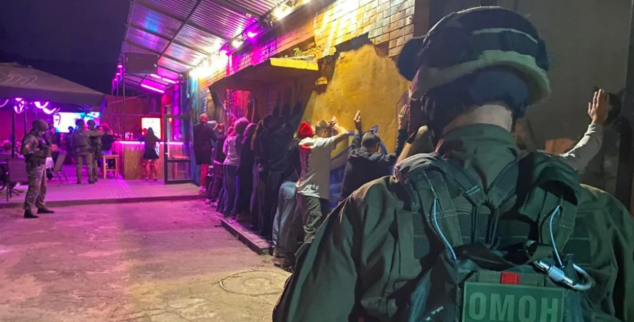 Силовики провели рейды по клубам Минска
