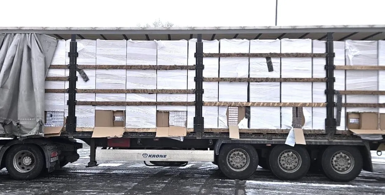 Контрабанда в грузовике
