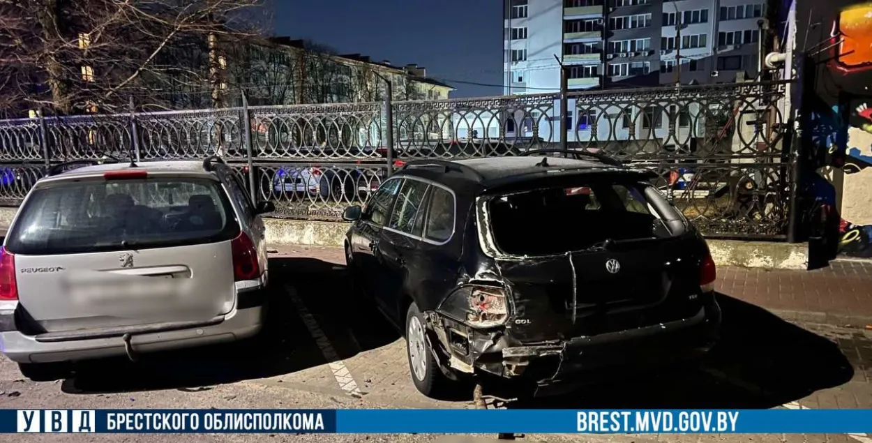 Разбитые машины
