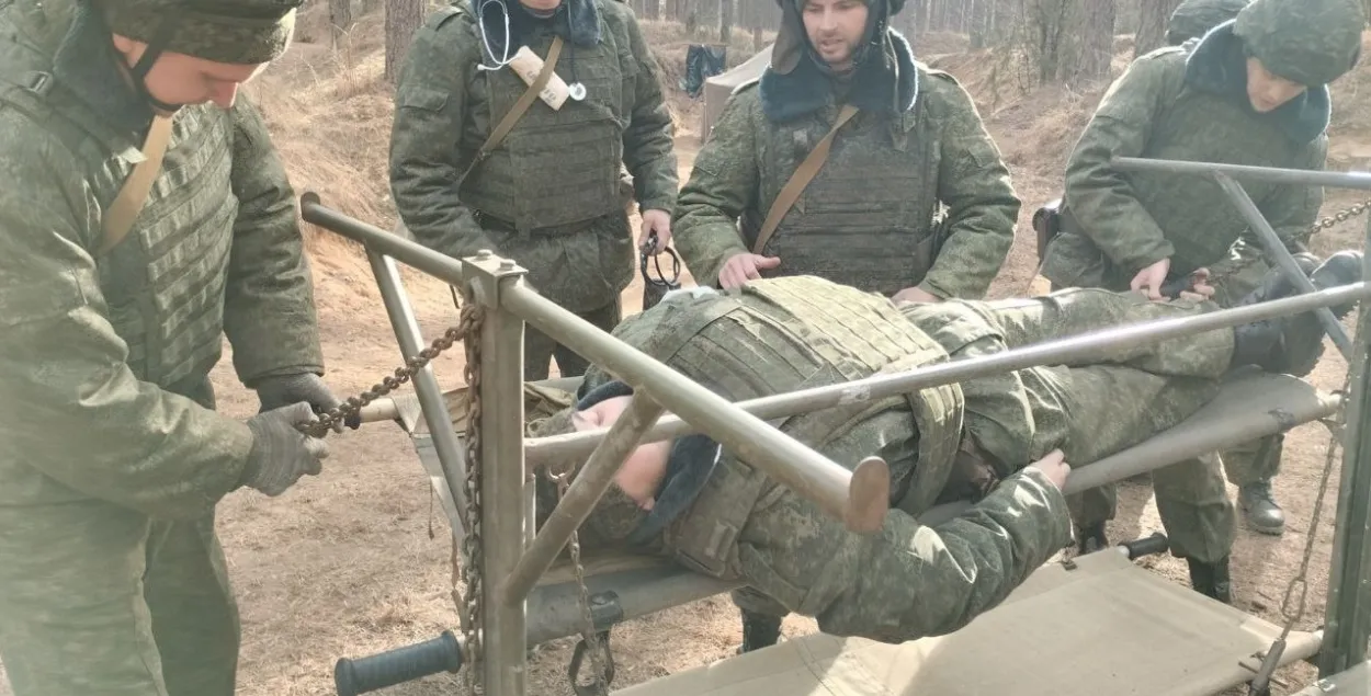 Адпрацоўвалі не толькі эвакуацыю, але і сартаванне параненых вайскоўцаў
