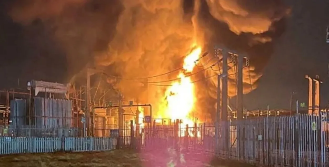 Пожар на электроподстанции удалось взять "под контроль" только утром
