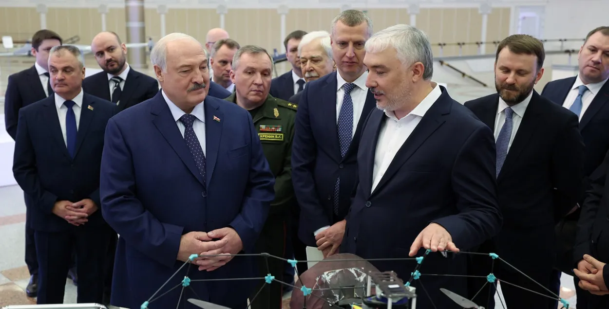 Россияне рассказывают Александру Лукашенко о своих беспилотниках
