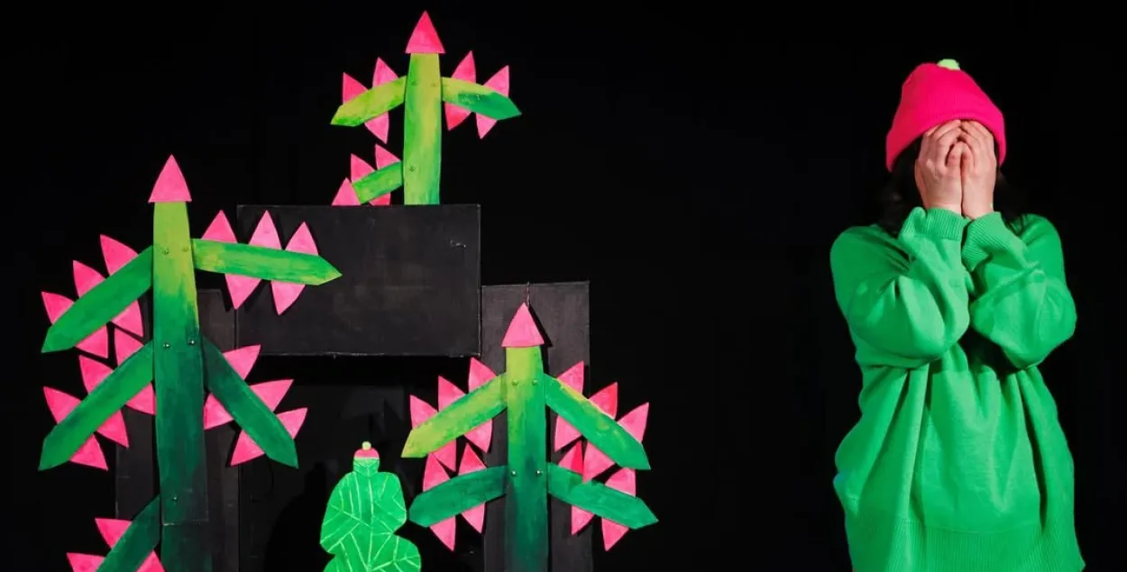 Светлана Бень во время спектакля "Безработное дерево"
