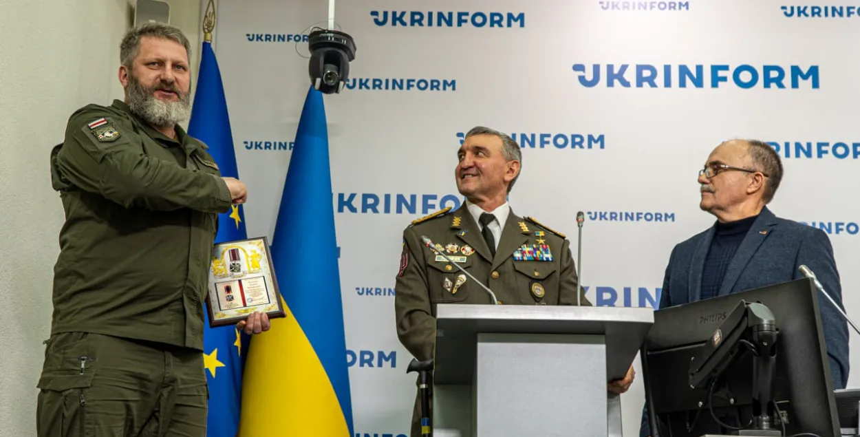 Калиновцев наградили Стальным крестом "За вашу и нашу свободу"
