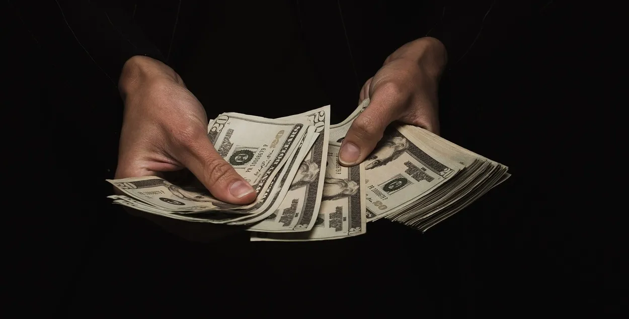 Доллары США