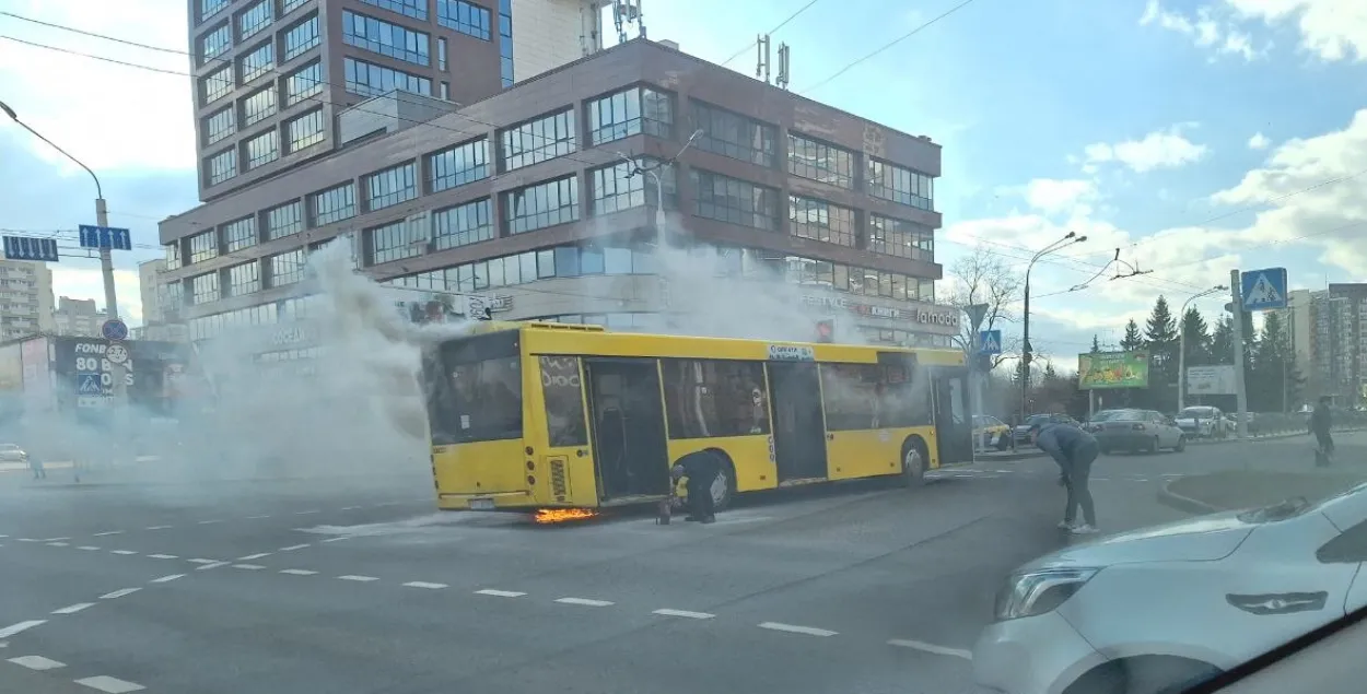 Аўтобус МАЗ гарыць у Мінску
