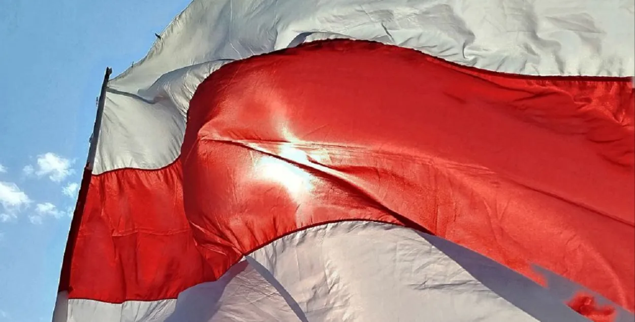 БНР создавалась под бело-красно-белым флагом
