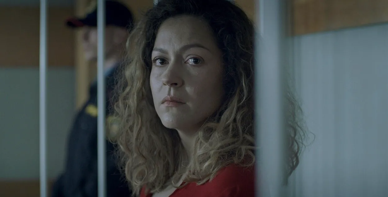 Актриса Александра Войцехович в фильме "Под серым небом"
