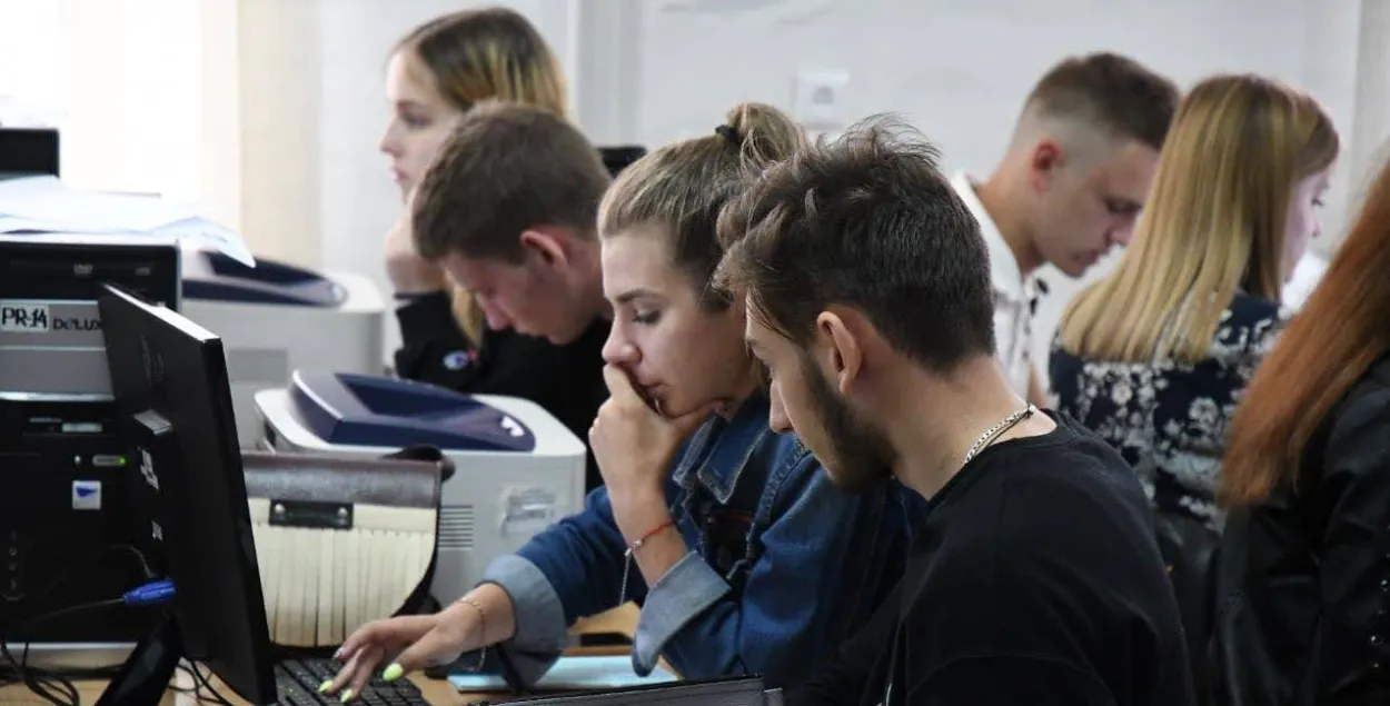 Студэнты, архіўнае фота
