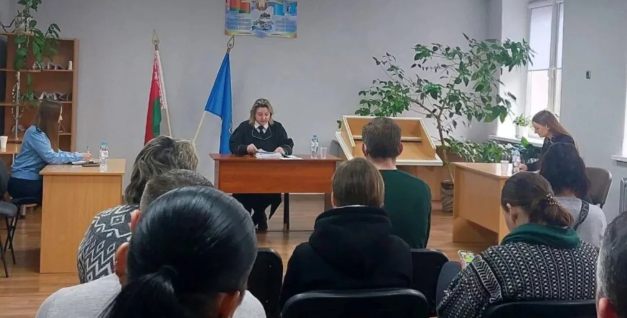 Выязное пасяджэнне суда
