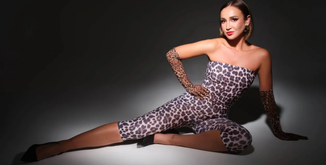 Вольга Бузава рэкламуе калекцыю "Мне можно всё" беларускай кампаніі "Mark Formelle"
