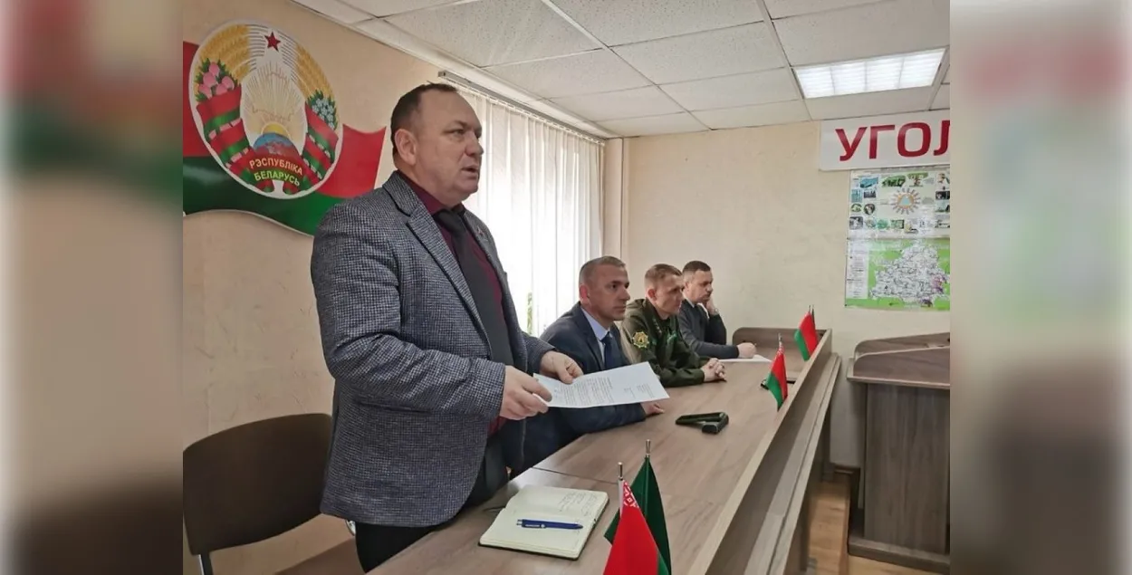 Руководство предприятия на встрече с работниками лесхоза по поводу жалобы