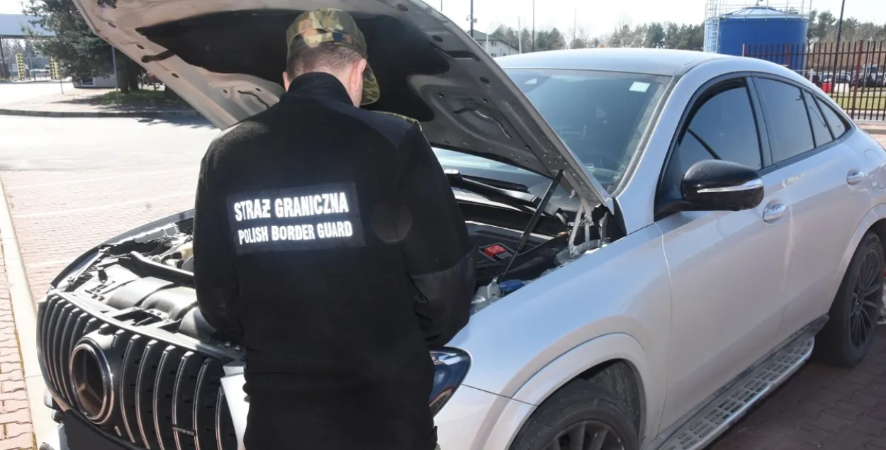 Італьянец ехаў праз мяжу на крадзеным "мерсе"
