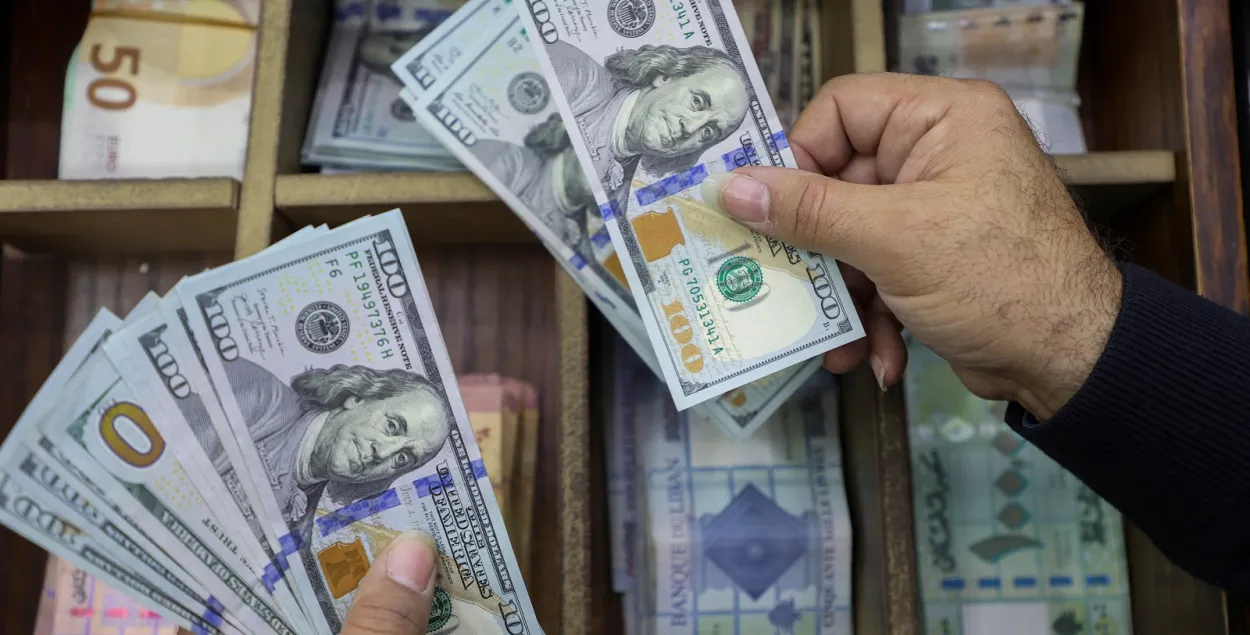 Курс долара зніжаецца
