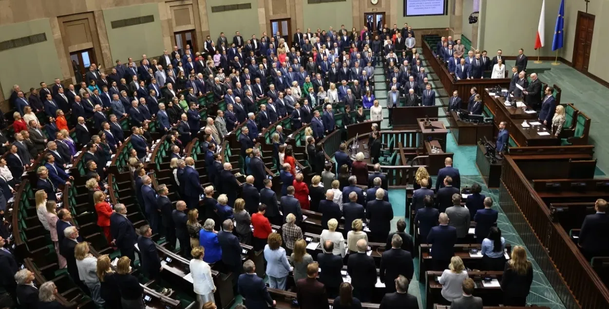 Дэпутаты ў зале пасяджэнняў Сейму ў Варшаве

