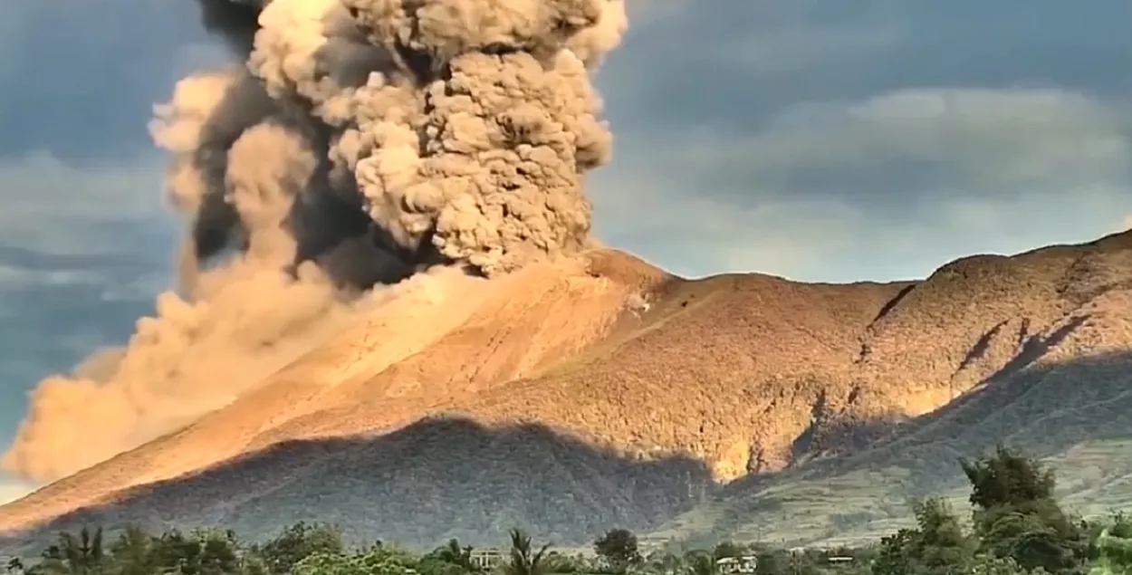 8 апреля произошло извержение вулкана
