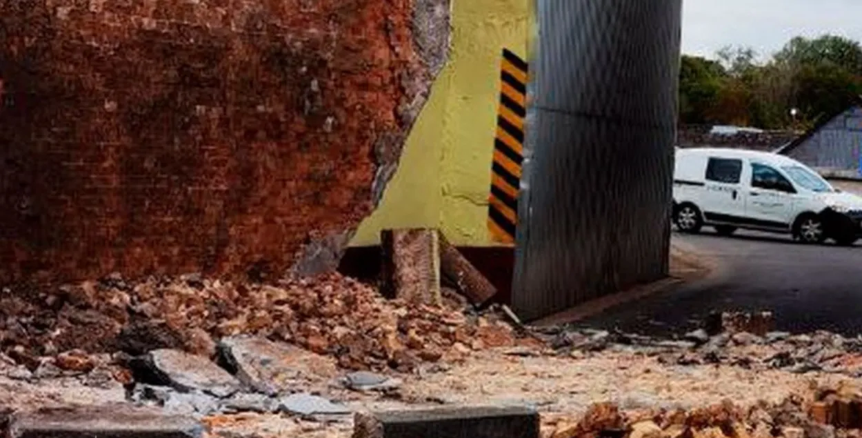 В Гродно обвалилась стена железнодорожного моста
