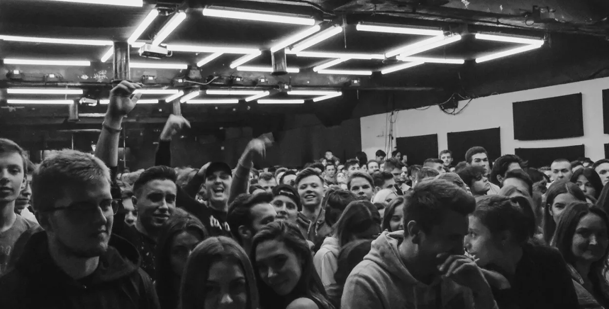 Посетители варшавского клуба "Искра"
