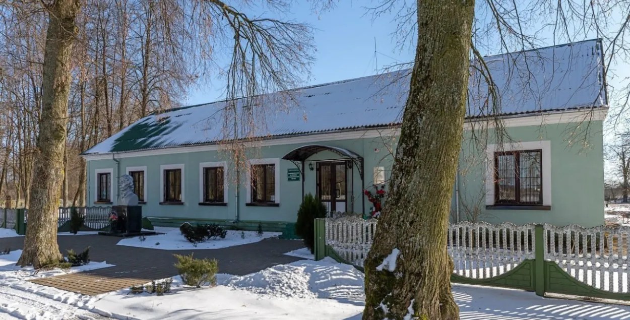 The monument to Tadeŭš Kaściuška&nbsp; in Małyja Siachnavičy
