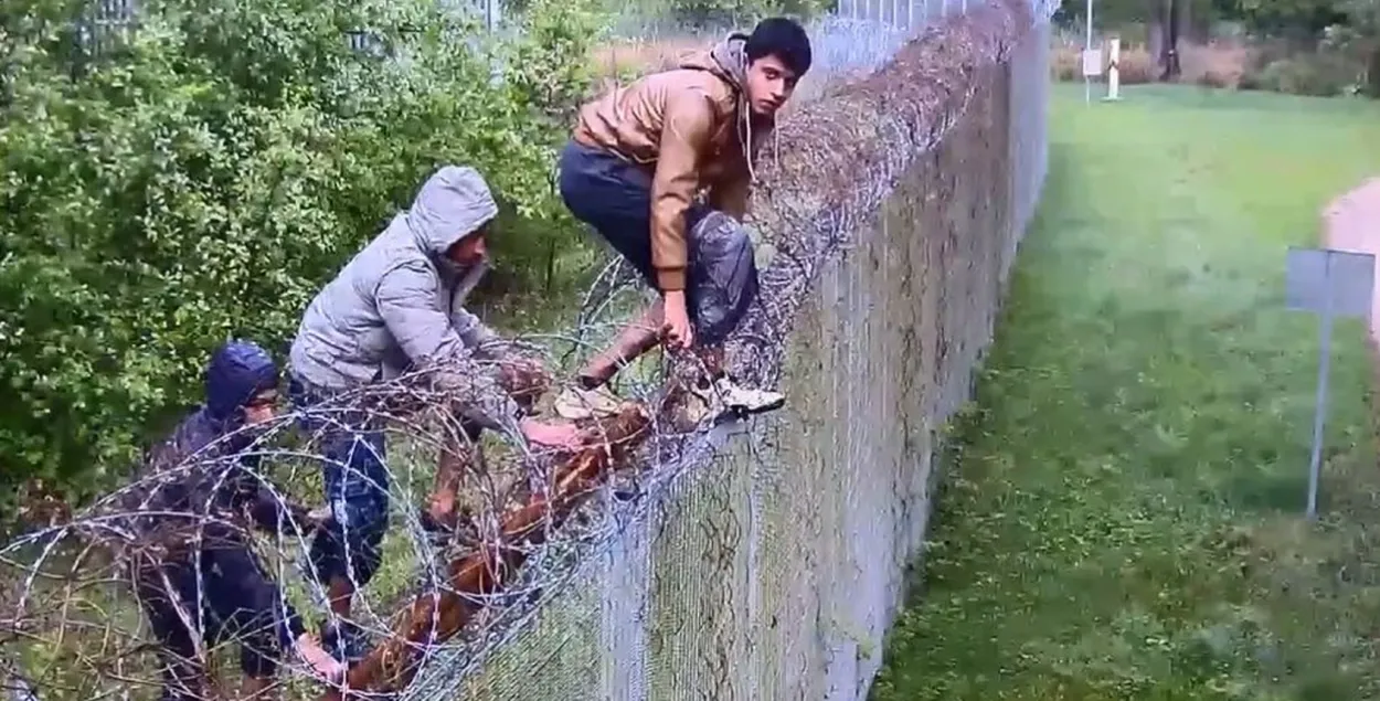 Мигранты на белорусско-литовской границе, иллюстративное фото
