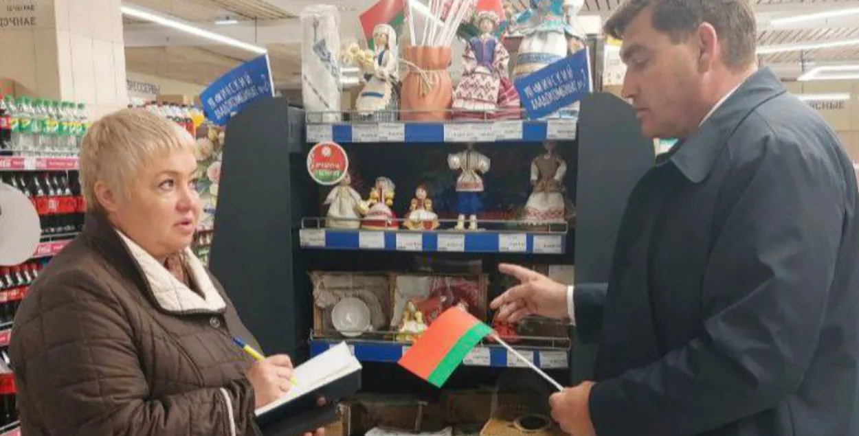 Дэпутаты шукаюць сцяжкі ў крамах
