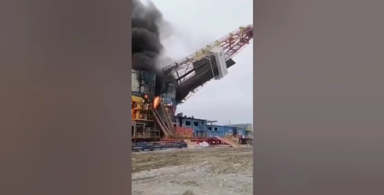 Пожар на бурильной вышке
