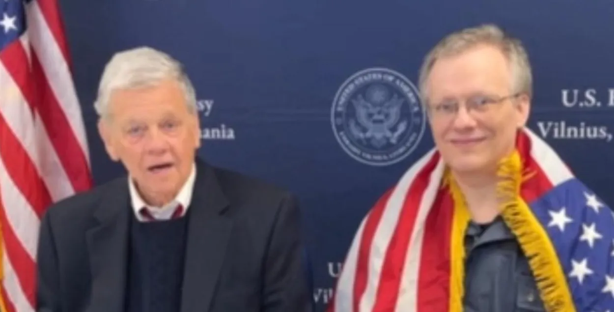 Юрий Зенкович (справа) после освобождения
