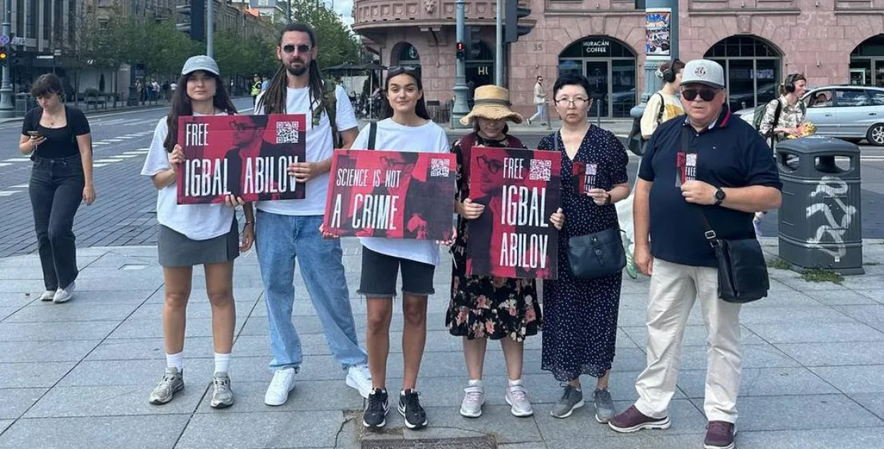 Акция поддержки Игбала Абилова в Вильнюсе
