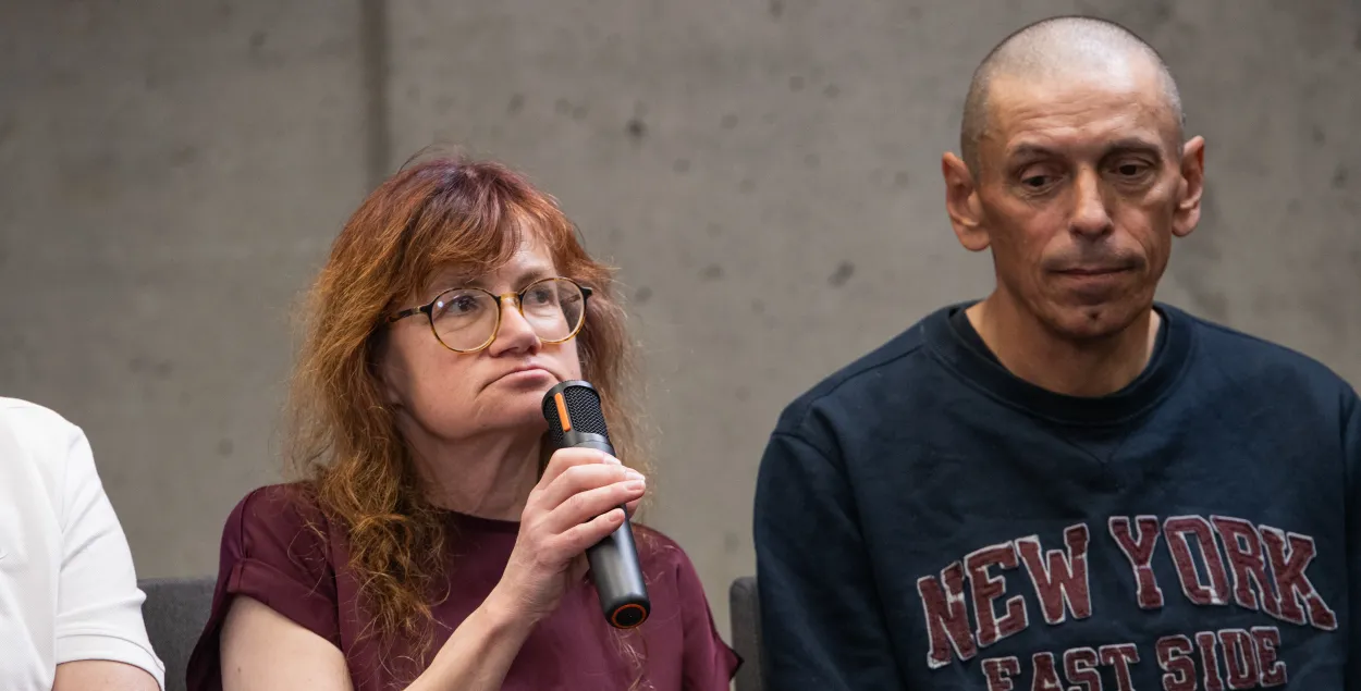 Вызваленыя палітвязні Наталля Дуліна і Ігар Карней
