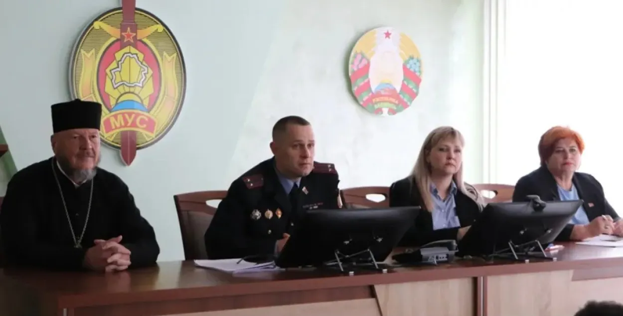 Святар на выхаваўчым мерапрыемстве Мастоўскага РАУС
