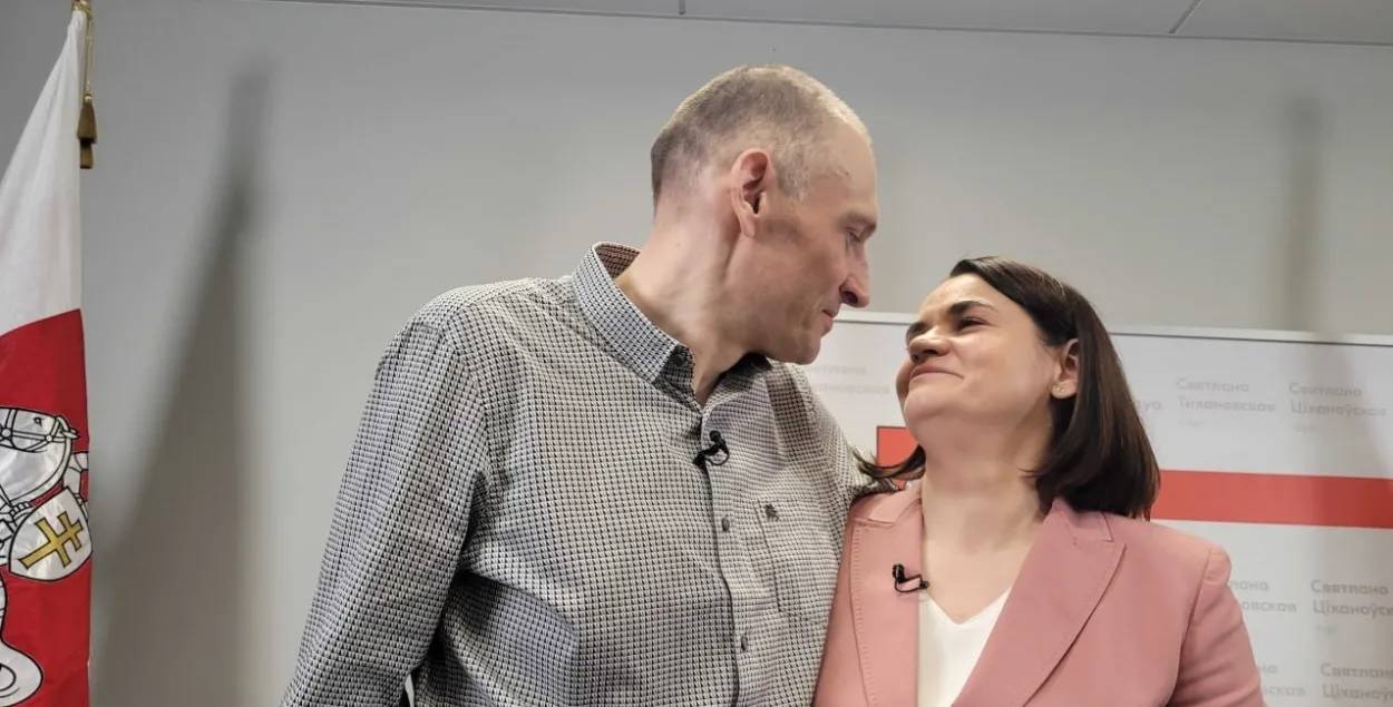 Сергей Тихановский на свободе: первая пресс-конференция