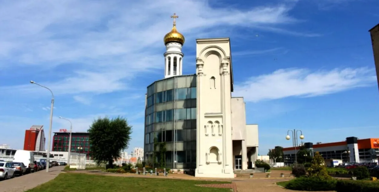 Спорткомплекс с церковью
