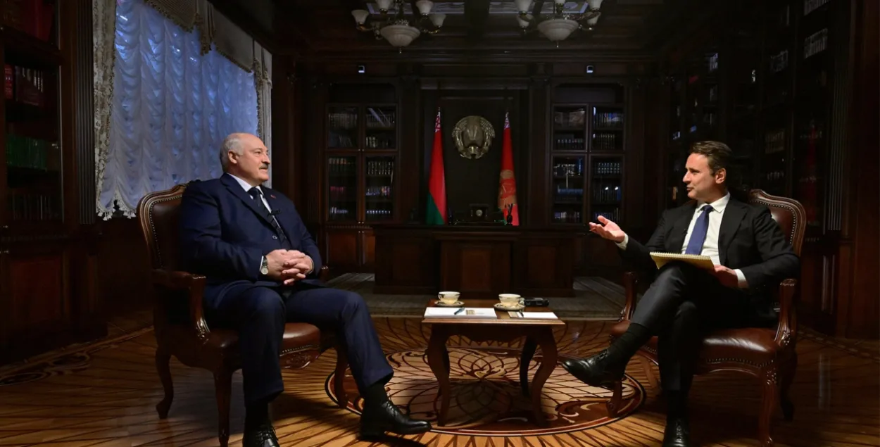 Александр Лукашенко на интервью с журналистом Time
