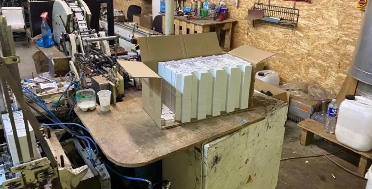 В Литве накрыли подпольный сигаретный завод. Среди задержанных есть белорусы
