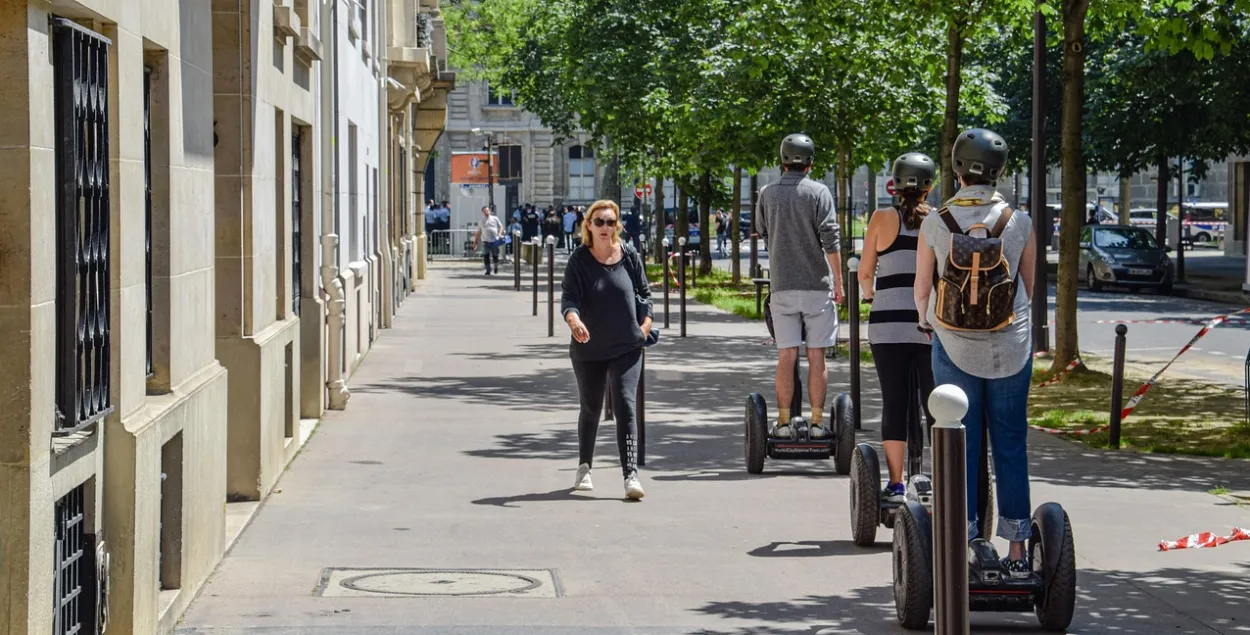 Новые ПДД ограничивают скорость электросамокатов и скутеров
