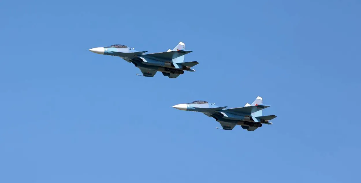 Чарговыя расійскія знішчальнікі прыбылі ў Беларусь
