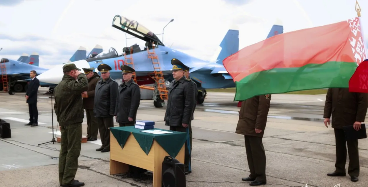 Передача российских Су-30СМ2 белорусским военным

