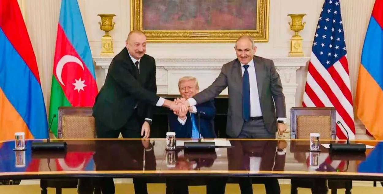 Аліеў, Пашынян і Трамп падчас падпісання мемарандуму адносна лёсу&nbsp;Зангезурскага калідора
